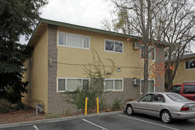 4540 Ashcroft Ave in Sacramento, CA - Building Photo - Building Photo