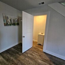 222 W Woodin Blvd in Dallas, TX - Building Photo - Building Photo