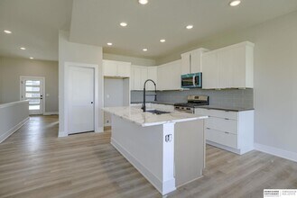 21144 Jessie Ave in Elkhorn, NE - Building Photo - Building Photo