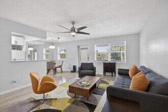 155 Windsor G in West Palm Beach, FL - Building Photo - Building Photo