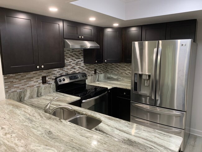 2171 Fox Chase Blvd in Palm Harbor, FL - Building Photo - Building Photo