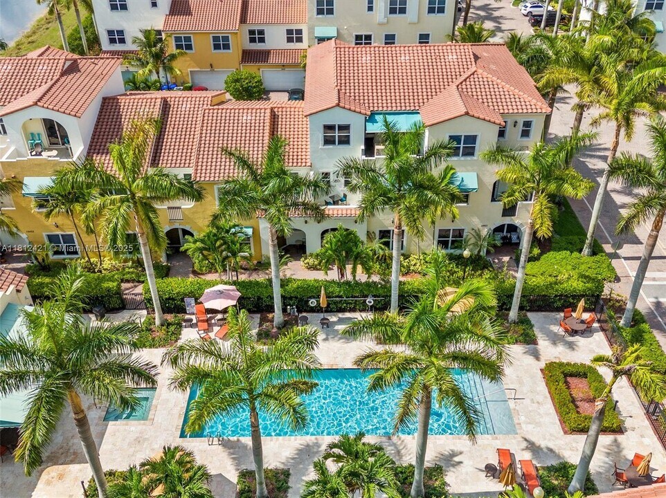 12417 NW 17th Manor in Pembroke Pines, FL - Building Photo