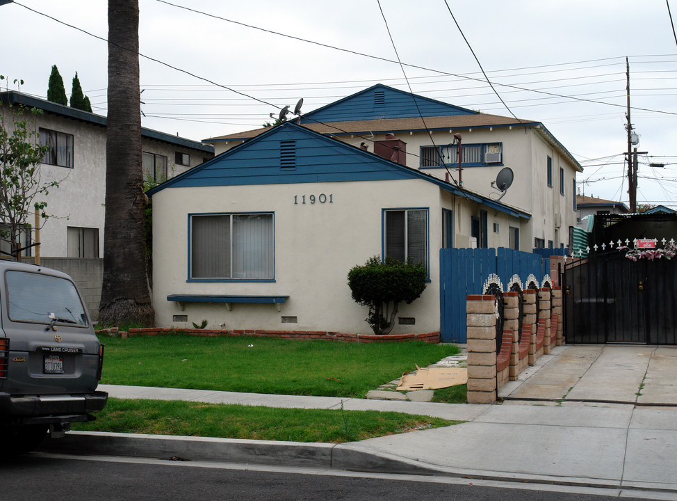 11901 Gale Ave in Hawthorne, CA - Building Photo