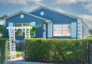 126 S E St in Lake Worth Beach, FL - Building Photo