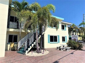 17688 Gulf Blvd in Redington Shores, FL - Building Photo