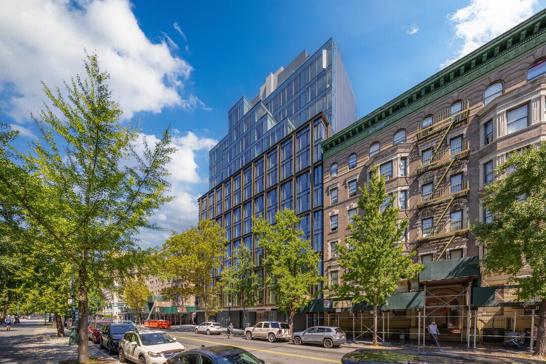 145 Central Park N in New York, NY - Building Photo