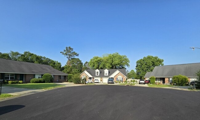 385 Wildwood Ave in Sumter, SC - Building Photo - Building Photo