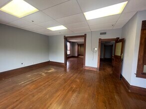 915 1/2 W Douglas Ave in Wichita, KS - Building Photo - Building Photo