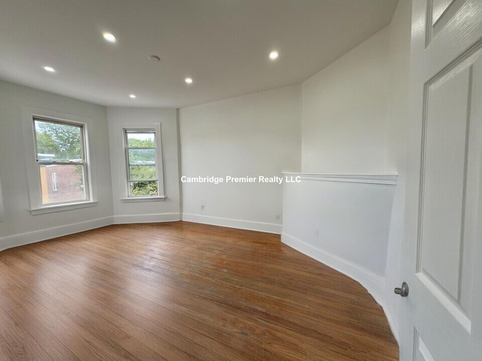 49 Stanwood St, Unit 3 in Boston, MA - Foto de edificio