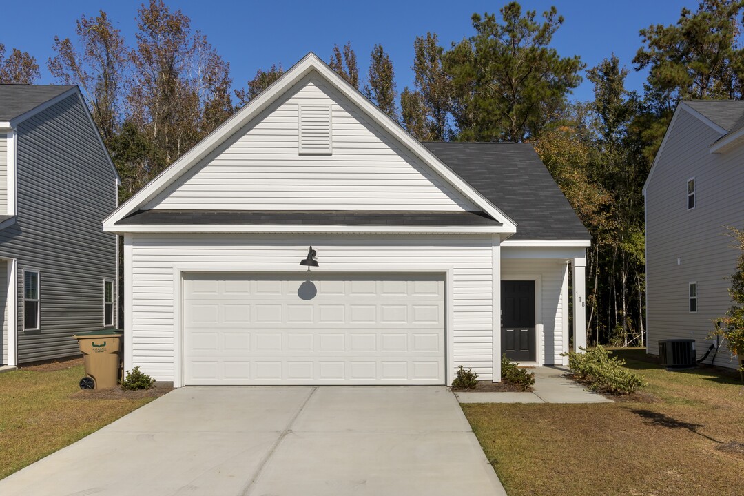 Creekside in Guyton, GA - Foto de edificio