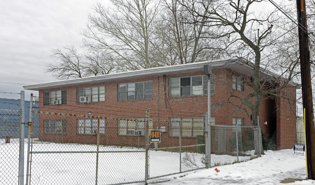 233 W 25th St in Norfolk, VA - Foto de edificio - Building Photo