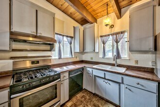 2268 Wyoming Ave in South Lake Tahoe, CA - Building Photo - Building Photo