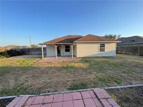 3201 Keltic Dr in Corpus Christi, TX - Building Photo - Building Photo