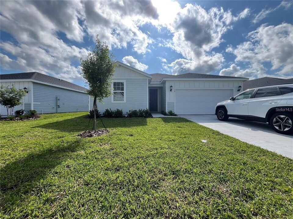16 Wandering Crk Wy in Palm Coast, FL - Building Photo