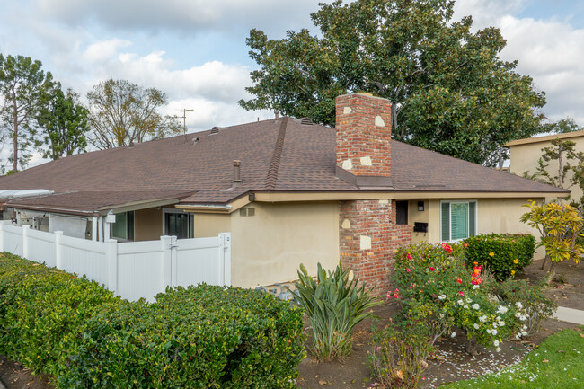 1919-1921 Sherry Ln in Santa Ana, CA - Building Photo - Building Photo