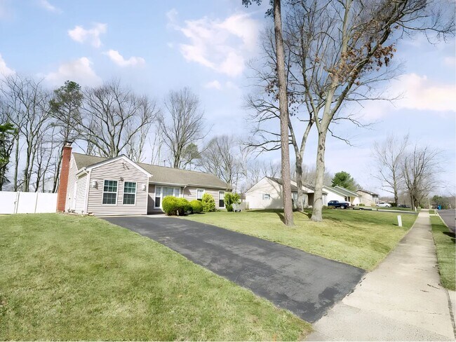 property at 98 Buckingham Dr