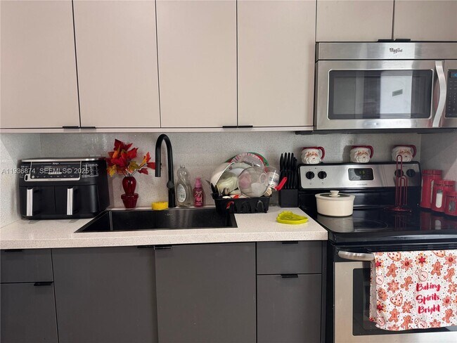 2775 SW 6th St in Miami, FL - Building Photo - Building Photo