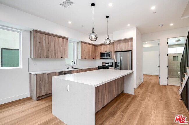 5321 Ben Ave in Los Angeles, CA - Building Photo - Building Photo