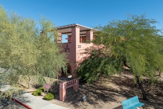 Casitas on East Broadway in Tucson, AZ - Foto de edificio - Building Photo