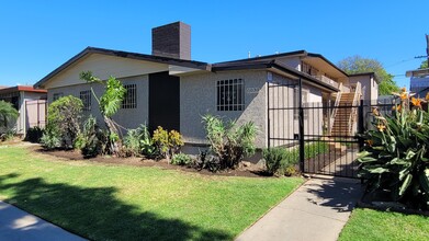 11030 Crenshaw Blvd in Inglewood, CA - Building Photo - Building Photo