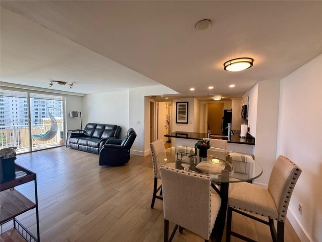 770 Claughton Island Dr in Miami, FL - Building Photo - Building Photo