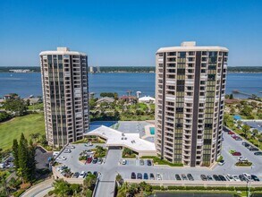 1 Oceans W Blvd in Daytona Beach Shores, FL - Building Photo - Building Photo
