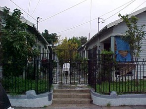 2224 Maple Ave in Los Angeles, CA - Building Photo - Building Photo