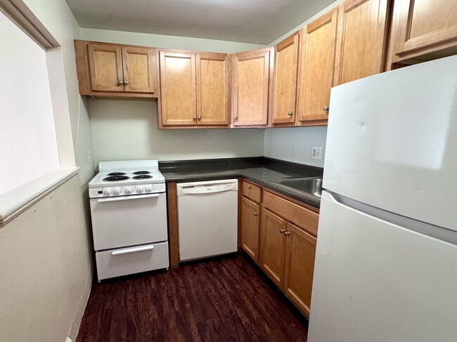 48 Lancaster Ter, Unit 101 in Brookline, MA - Foto de edificio - Building Photo