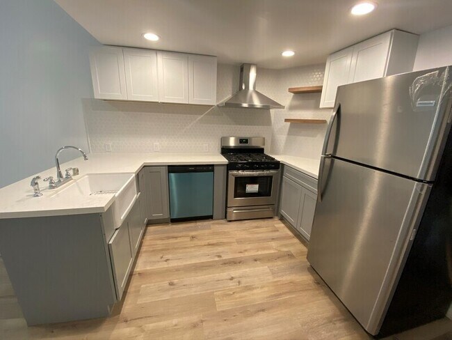 5845 S Mansfield Ave in Los Angeles, CA - Building Photo - Building Photo
