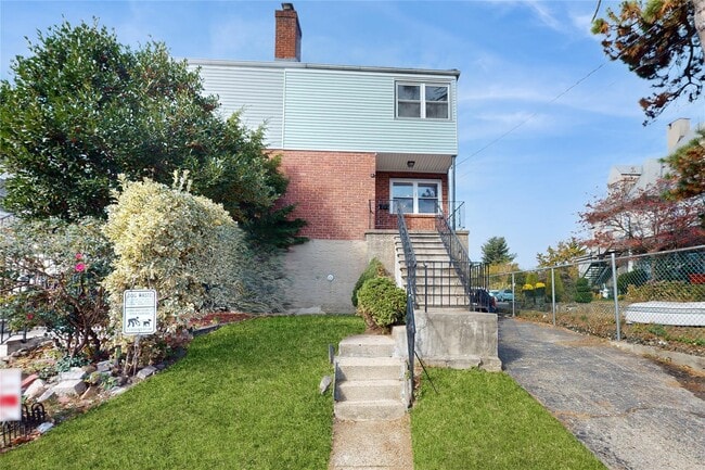 property at 37 Waring Pl