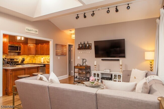 309 1st St in Hoboken, NJ - Building Photo - Building Photo