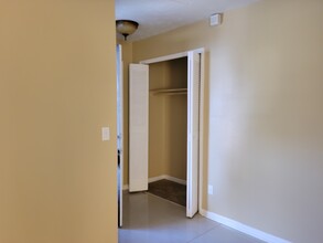 8176 Old English Dr in Jacksonville, FL - Building Photo - Building Photo