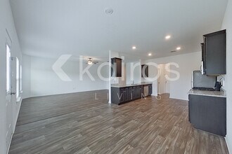 946 Shady Brk in New Braunfels, TX - Foto de edificio - Building Photo