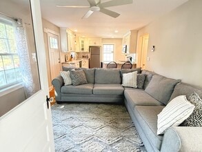 152 Hewitt Rd in Stonington, CT - Building Photo - Building Photo