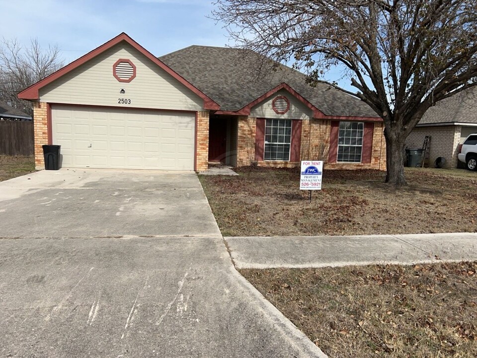 2503 Armadillo Dr in Killeen, TX - Building Photo