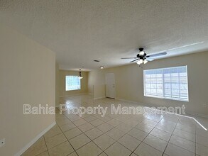 7326 E Bank Dr in Tampa, FL - Building Photo - Building Photo