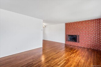 19 Dakota St in Hicksville, NY - Building Photo - Building Photo