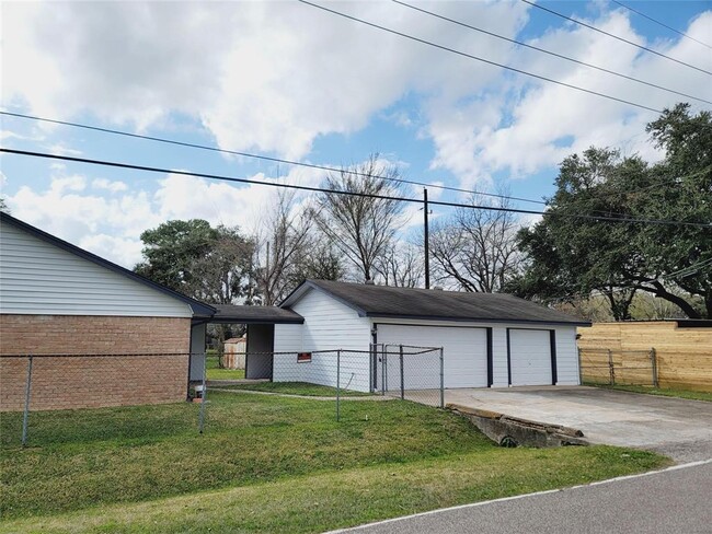 11002 Melba Ln in Houston, TX - Building Photo - Building Photo