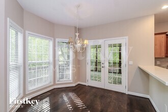 729 Tall Oaks Dr in Canton, GA - Foto de edificio - Building Photo