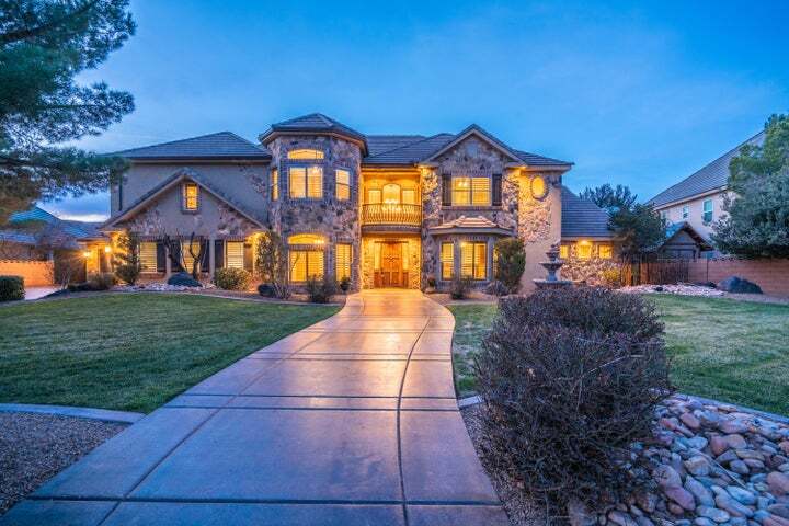 340 Le Grande Cir in Santa Clara, UT - Building Photo