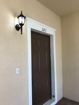 141 E Thatch Palm Cir in Jupiter, FL - Building Photo