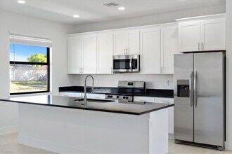 5306 Lee St in Lehigh Acres, FL - Building Photo - Building Photo