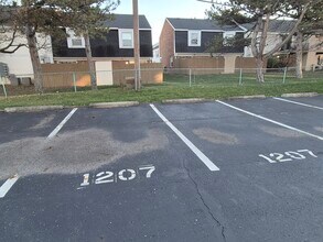 1207 Weybridge Rd in Columbus, OH - Building Photo - Building Photo