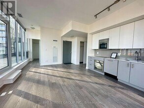 17 Dundonald St in Toronto, ON - Building Photo - Building Photo