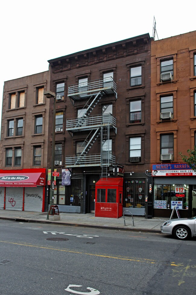 141 5th Ave