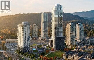 567 Emerson St in Coquitlam, BC - Building Photo