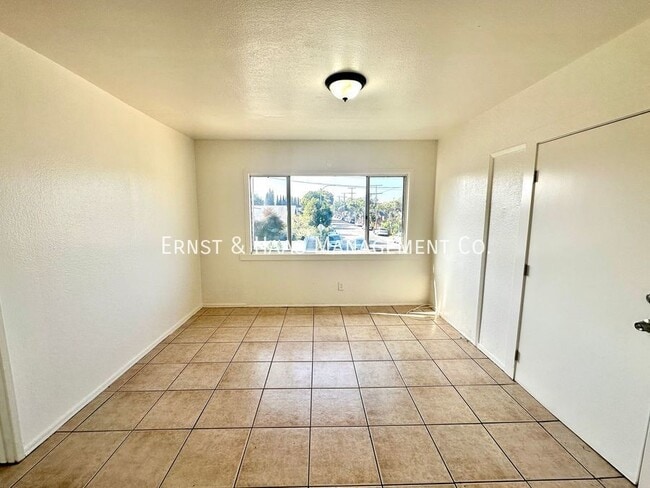 1823 E 11th St in Long Beach, CA - Building Photo - Building Photo