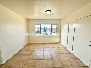 1823 E 11th St in Long Beach, CA - Building Photo - Building Photo