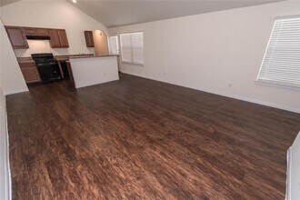 2419 Sailors Way-Unit -B in Houston, TX - Foto de edificio - Building Photo