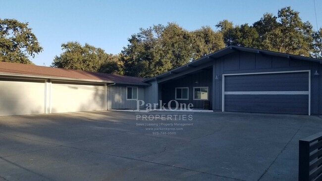 2273 Whyte Park Ave in Walnut Creek, CA - Building Photo - Building Photo